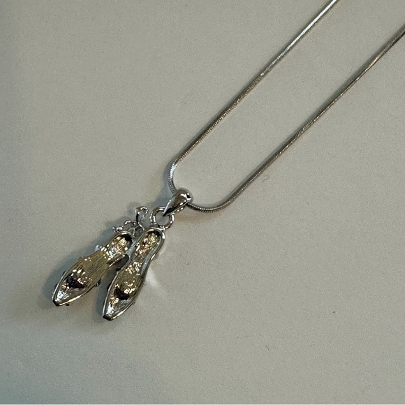 Elegant Multicolor Ballet Shoe Pendant Necklace- NEW - Picture 2 of 3